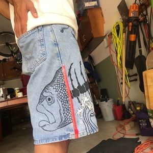 HANDPAINTED LEVI’S SHORTS